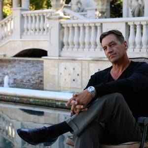 Meet your Posher, Christopher